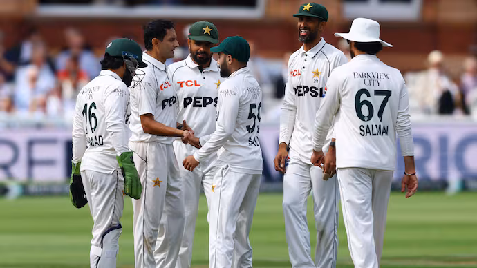 On Monday, August 31, the Pakistan Cricket Board (PCB) released as many as seven players after their 0-2 Test series humiliation against England. Interestingly, head coach Sarfaraz Ahmed and bowling coach Umar Gul have also been sacked from the coaching staff. In its official statement, PCB confirmed that Mohammad Rizwan, Imam-ul-Haq, Salman Ali Agha, Ali Usman, Aamir Jamal, Muhammad Awais Zafar and Khurram Shahzad have been sent home after the 194-run defeat to England at Lord’s. "The Pakistan Cricket Board has today announced that seven players have been released from the Test squad following completion of the Lord’s Test," the PCB wrote in its official statement. On the other hand, the PCB has brought in seven replacements, including five players yet to make their Test debuts. Saim Ayub and Abdullah Fazal have Test experience, while Arafat Minhas, Mohammad Imran Jnr, Saad Baig, Mohammad Imran and Razaullah have been added to the squad. “The players will join the Pakistan squad ahead of the third Test against England. Additionally, Sarfaraz Ahmed and Umar Gul have also been released and will be replaced by Mike Hesson and Ashley Noffke in the backroom staff,” the statement added. Meanwhile, Sarfaraz and Gul will be replaced by Mike Hesson and Ashley Noffke, who will take charge of the Test team's backroom staff for the final match. The third and final Test commences in Birmingham on Wednesday, September 9. Pakistan’s updated Test squad for the Birmingham fixture: Babar Azam (c), Abdullah Fazal, Abdullah Shafique, Arafat Minhas, Azan Awais, Mohammad Abbas, Mohammad Ali, Muhammad Imran, Mohammad Imran Jnr, Muhammad Ghazi Ghori (wicket-keeper), Razaullah, Saad Baig (wk), Saim Ayub, Sajid Khan, Saud Shakeel, Shan Masood and Ubaid Shah